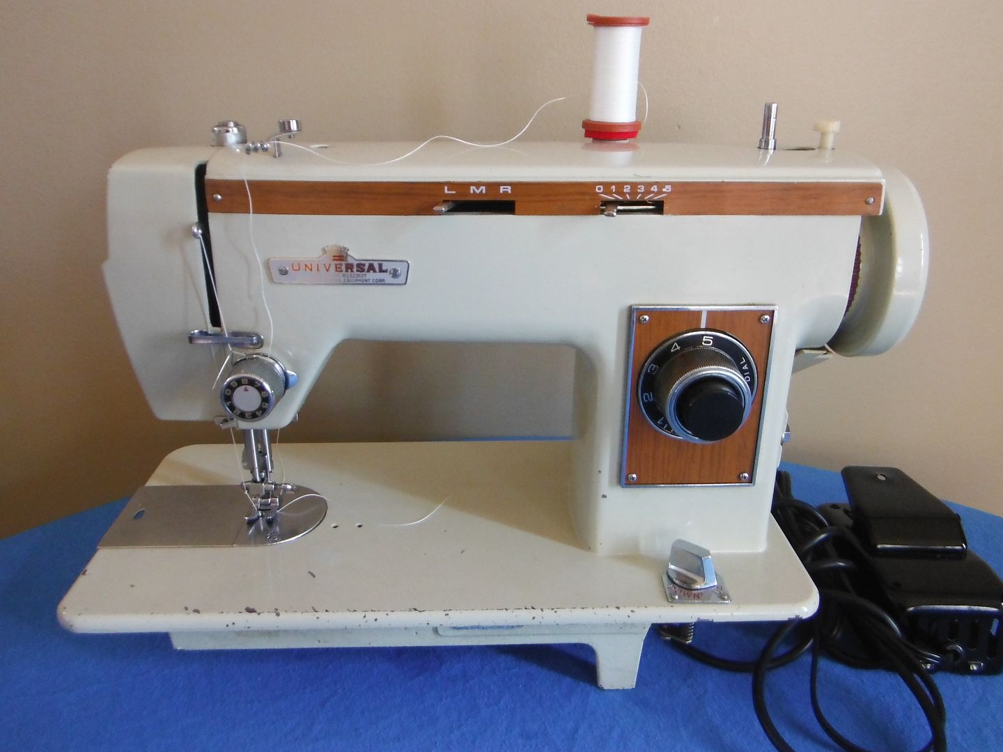 UNIVERSAL Industrial Strength HEAVY DUTY Sewing Machine | eBay